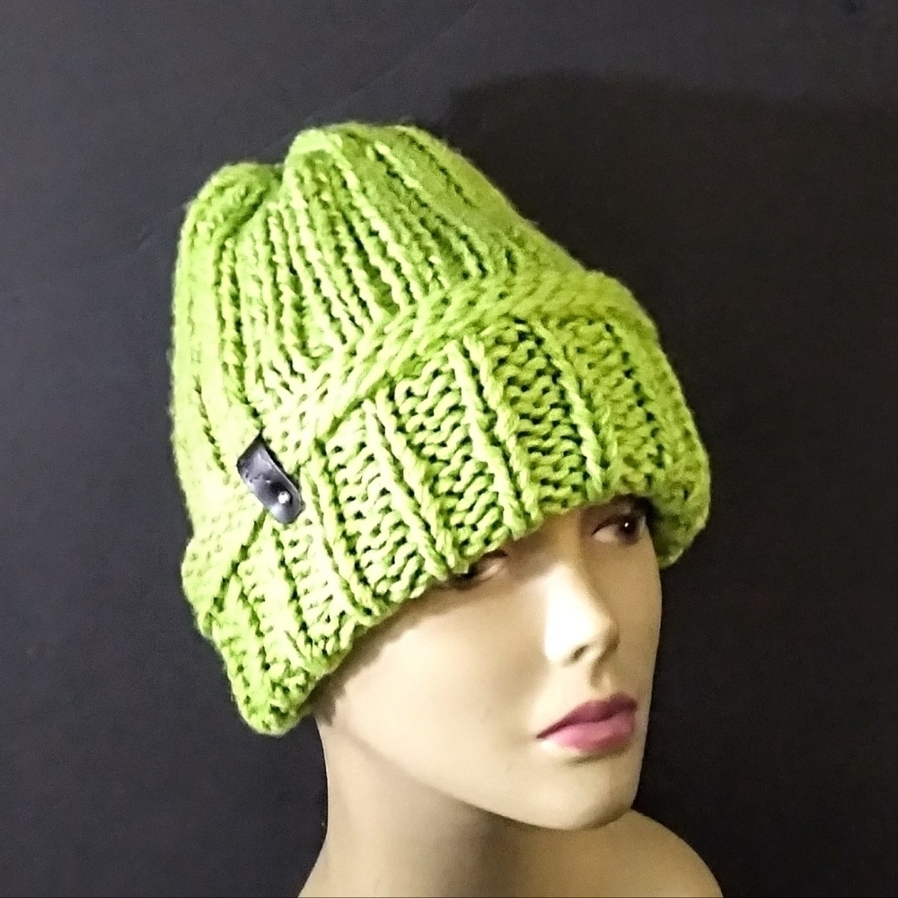 NWT Vibrant Handknitted Beanie With Faux Leather Tag. - Picture 3 of 10
